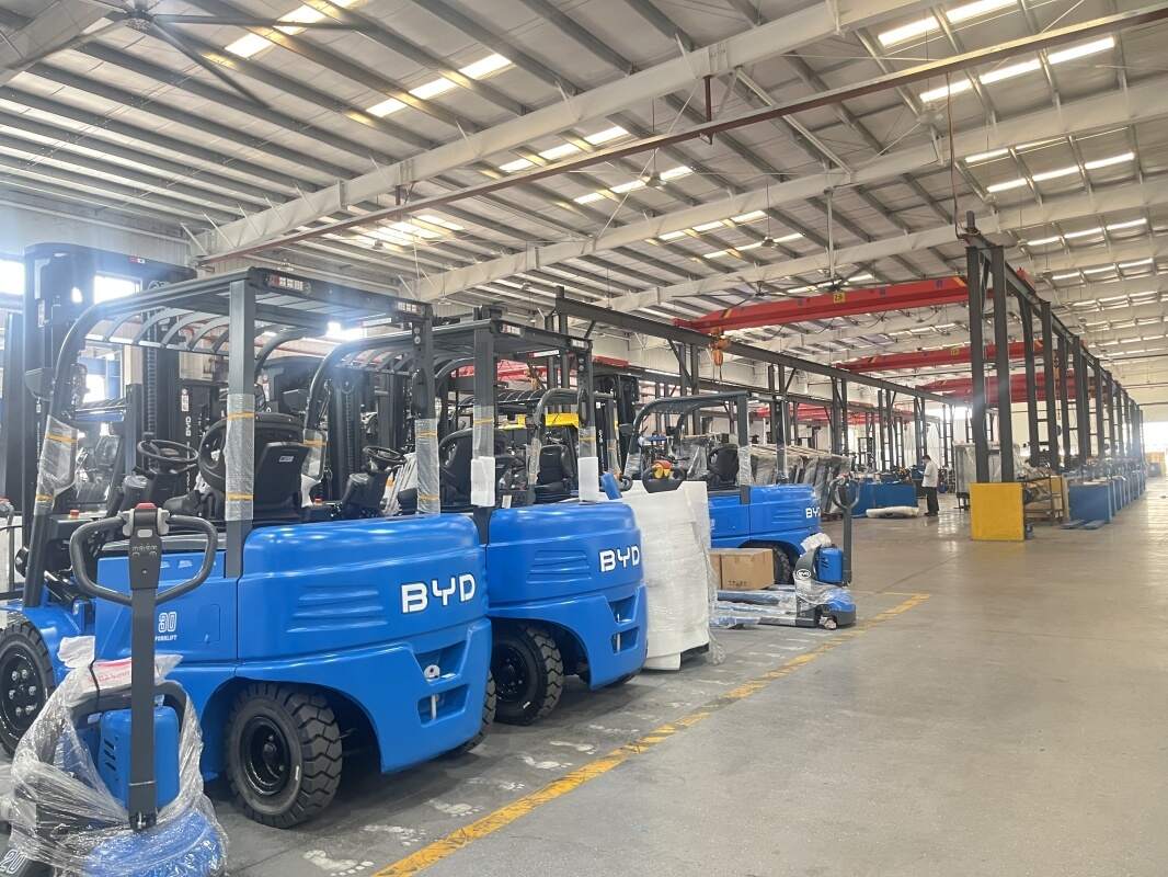 BYD بطارية ليثيوم رافعة شوكية يساعد تغذية الشركات خفض التكاليف وتحسين الجودة(الرقم1)